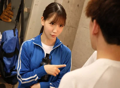 các hội viên nam trong câu lạc bộ bóng đá quan hệ không an toàn với cô gái xinh