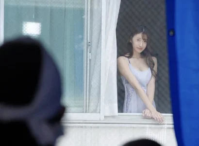 Người vợ chê chồng yếu và vụng trộm với hàng xóm