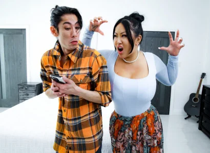 Chàng con trai khiến mẹ kế xăm trổ hàng múp lên đỉnh